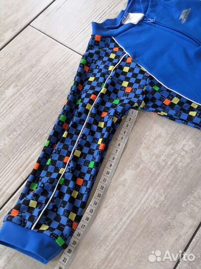 Плавательный костюм