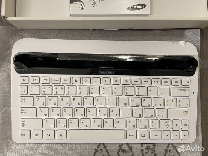 Клавиатура Samsung Galaxy Tab 10.1 Keyboard Dock