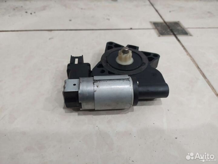 Моторчик стеклоподьемника задний правый Mazda 3 BK