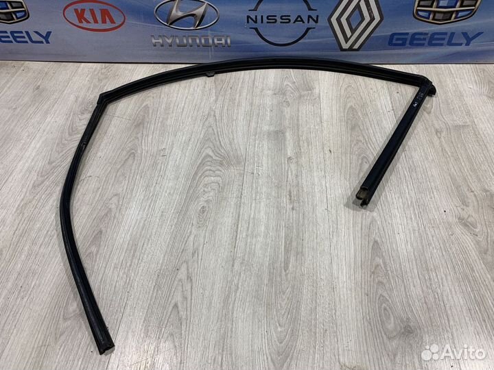 Уплотнитель перед проема стекла двери Nissan note