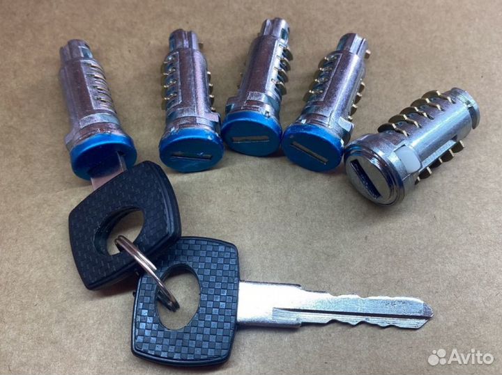 Личинки дверей и зажигания Sprinter, Vito W638, LT