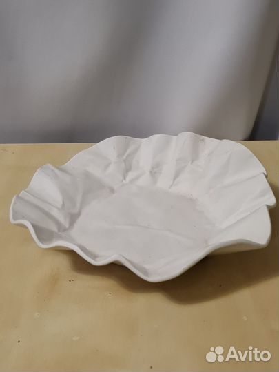 Декоративная тарелка из керамики