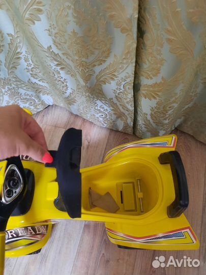 Квадроцикл каталка