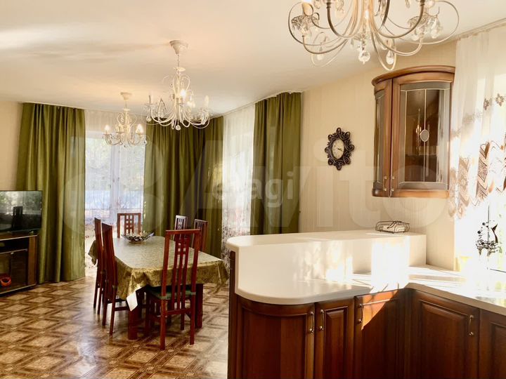 Коттедж 294,5 м² на участке 15 сот.