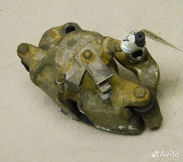 Суппорт передний левый Audi 100 44 кузов (вент)