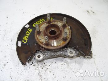 Кулак передний правый 13319481