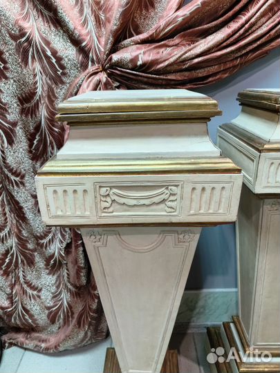 Постамент / консоль