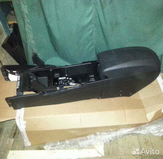 Подлокотник в сборе для Hyundai Sonata YF