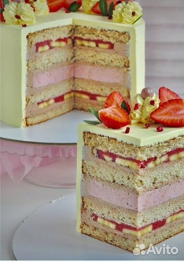 Бисквитный клубничный торт от 1500