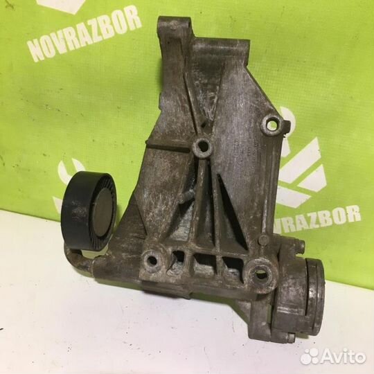 Кронштейн генератора Фольксваген Гольф 3 Венто