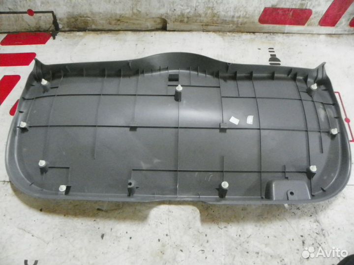 Обшивка двери багажника Suzuki SX4