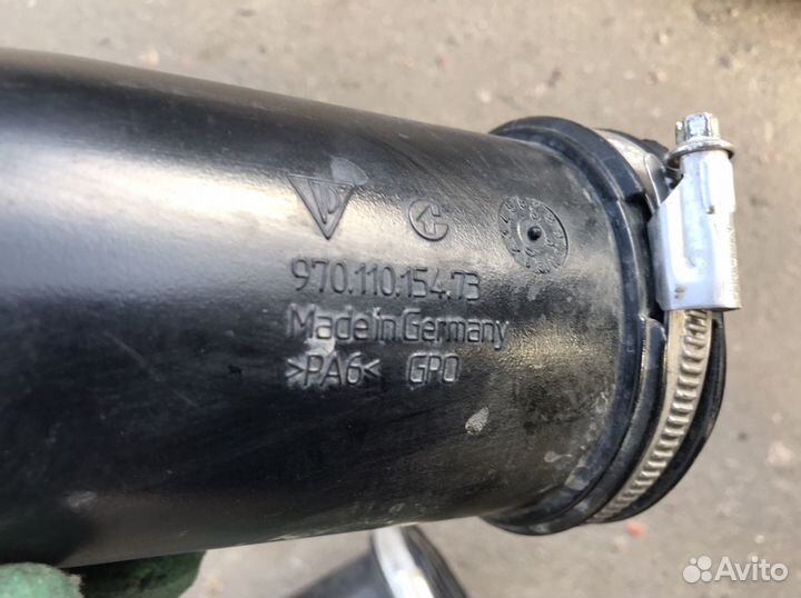 Воздушный патрубок Порше Панамера 970