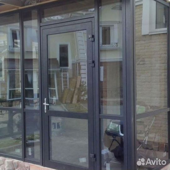 Алюминиевые двери новые