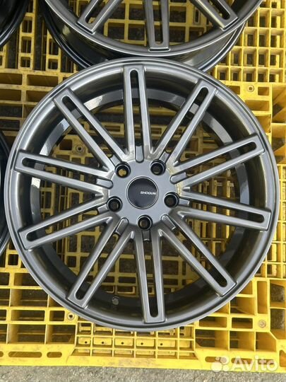 Диски R18 8J 5X114.3 et35 Vossen CV4