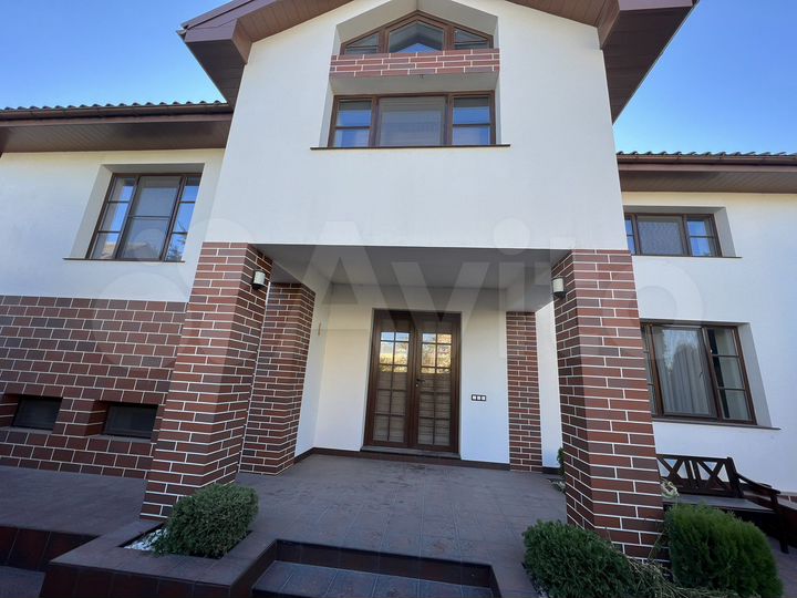 Дом 288,4 м² на участке 12 сот.