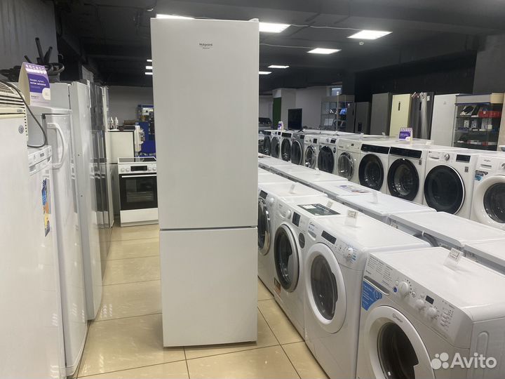 Холодильник Hotpoint HF 4200 W