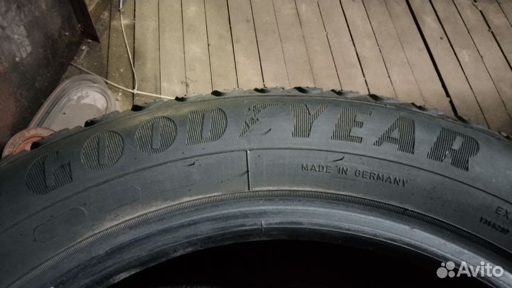Goodyear UltraGrip Ice 225/55 R17