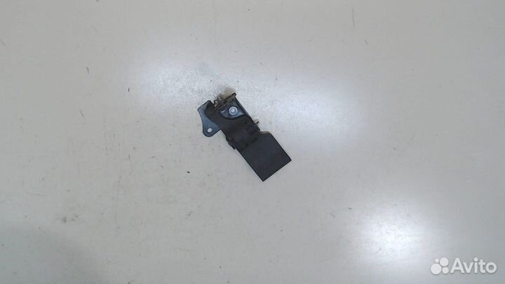 Замок капота Audi A8 (D4), 2011