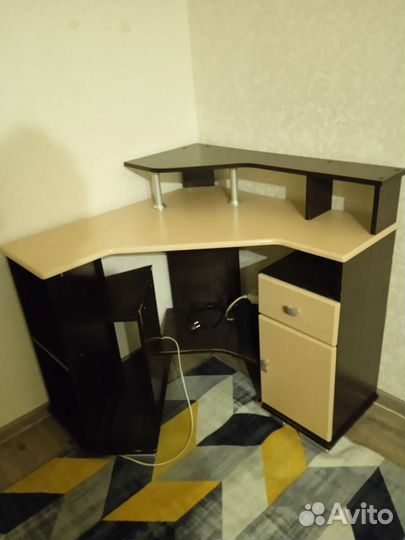 Стол для компьютера