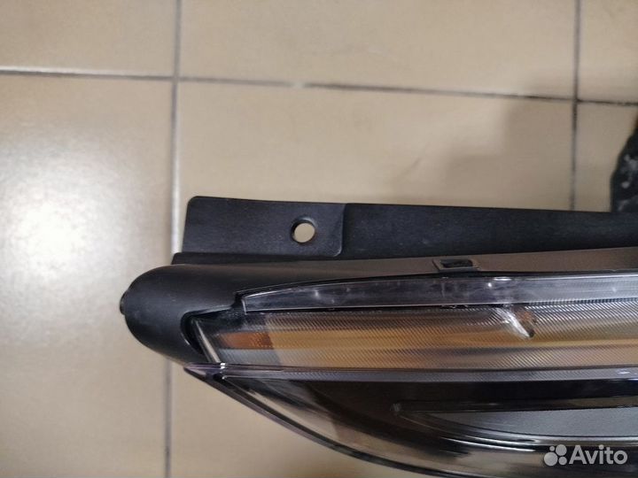 Hyundai Solaris Фара правая