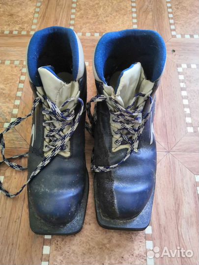 Лыжные ботинки