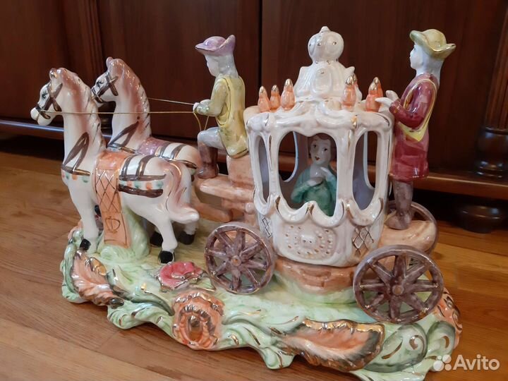 Большая статуэтка Карета