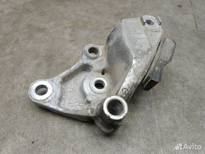 Кронштейн опоры двигателя Nissan Teana L33 2.5