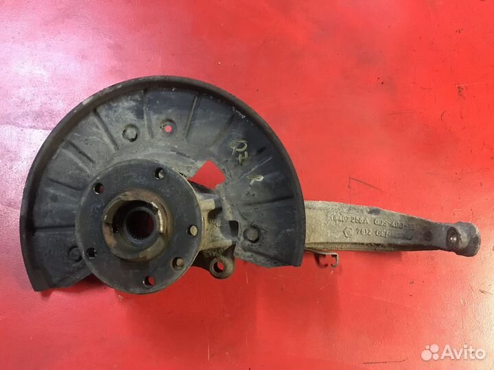 Кулак поворотный передний правый Audi Q7 4L