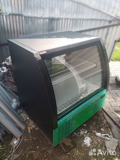 Прикассовая холодильная витрина