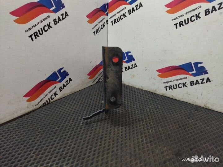 Кронштейн левой ступеньки кабины