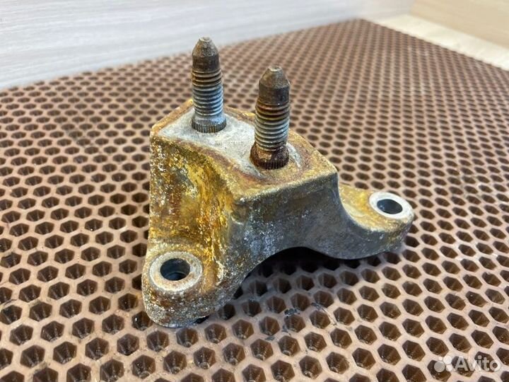 Кронштейн опоры двигателя левый LADA X-Ray