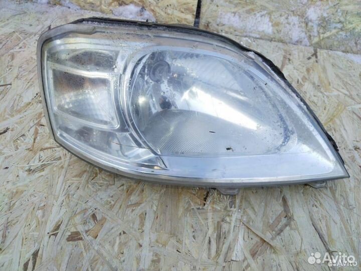 Фара правая Renault Logan рест. 2010
