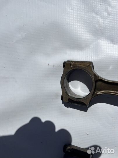 Шатун коленвала на nissan HR16