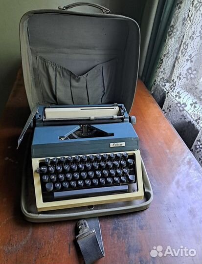 Пишущая машинкa 