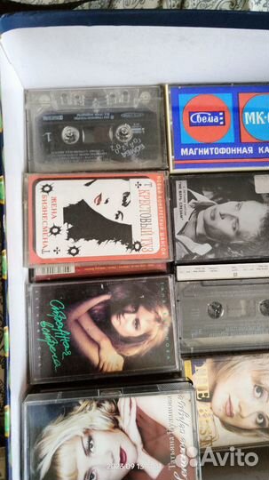Коробка аудио кассет с записями 62 шт