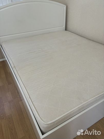 Кровать с матрасом