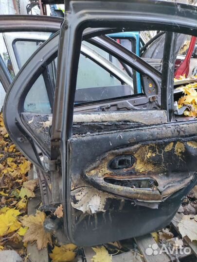 Задняя правая дверь Hyundai elantra 1995-2000