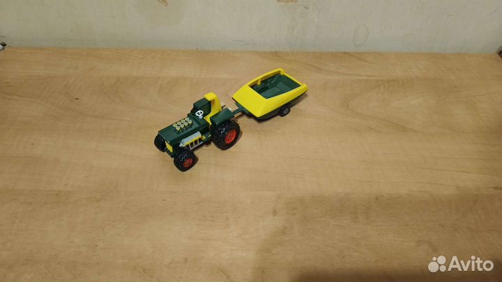 Модели тракторов и прицепов Matchbox