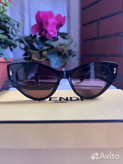 Солнцезащитные очки женские fendi