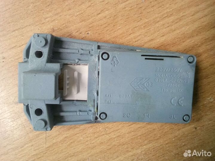 Замок люка стиральной машины