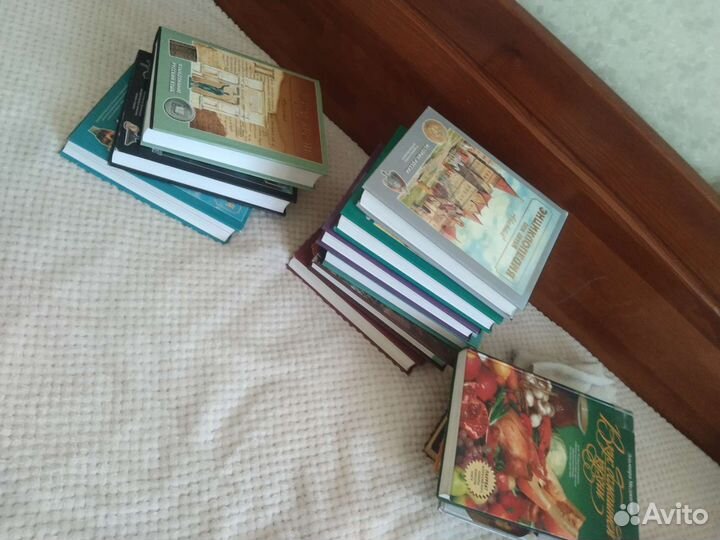 Книги энциклопедии и кулинарные