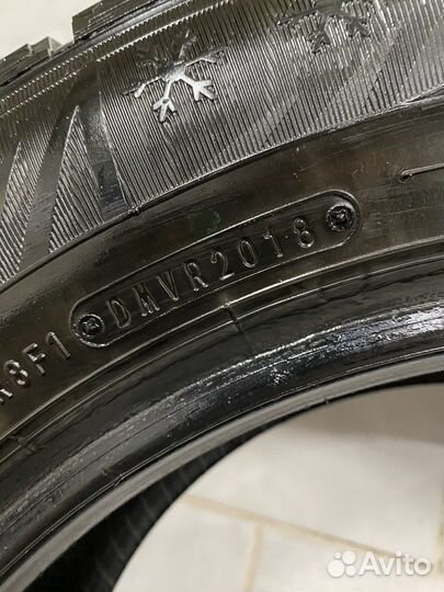 Dunlop SP Winter Ice02 215/60 R16