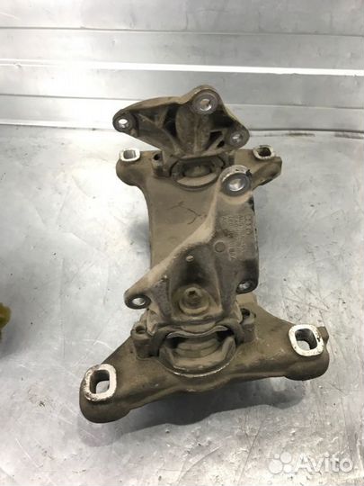 Кронштейн кпп Audi A8 4E8 BFM 2002-2009