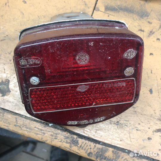 Стоп сигнал старого образца с кронштейном