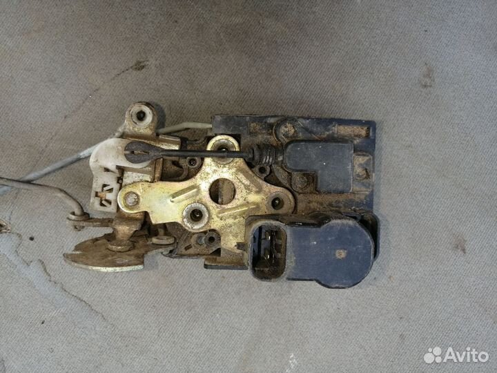 Замок двери передней правой для Chevrolet Blazer