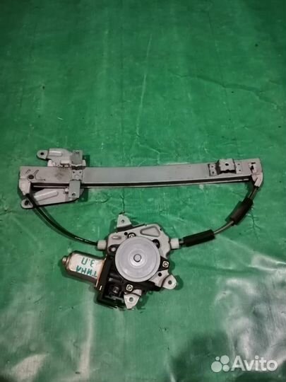 Стеклоподъемник задний правый Nissan Tino 1998-03