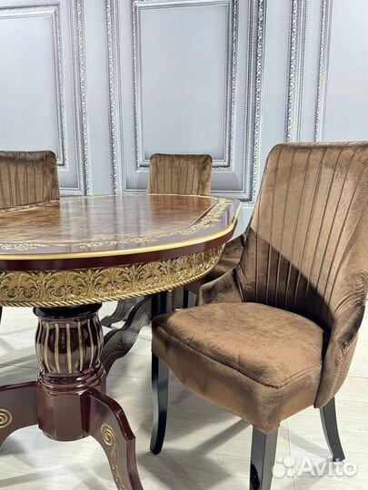 Стол и стулья