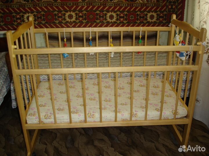 4 в 1. Кроватка, матрас, бортики, игрушки