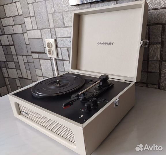 Виниловый проигрыватель crosley cr8017a-du4