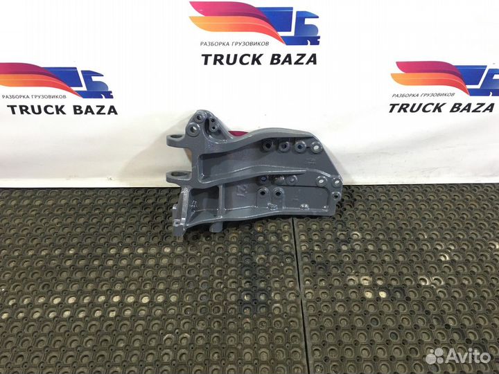 Кронштейн переднего бампера правый Scania 5-series